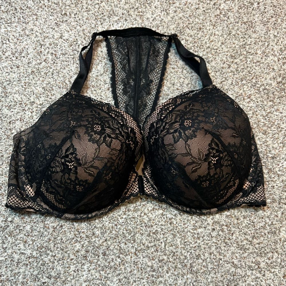 TORRID CURVE: Front Close - Picture 4 of 6